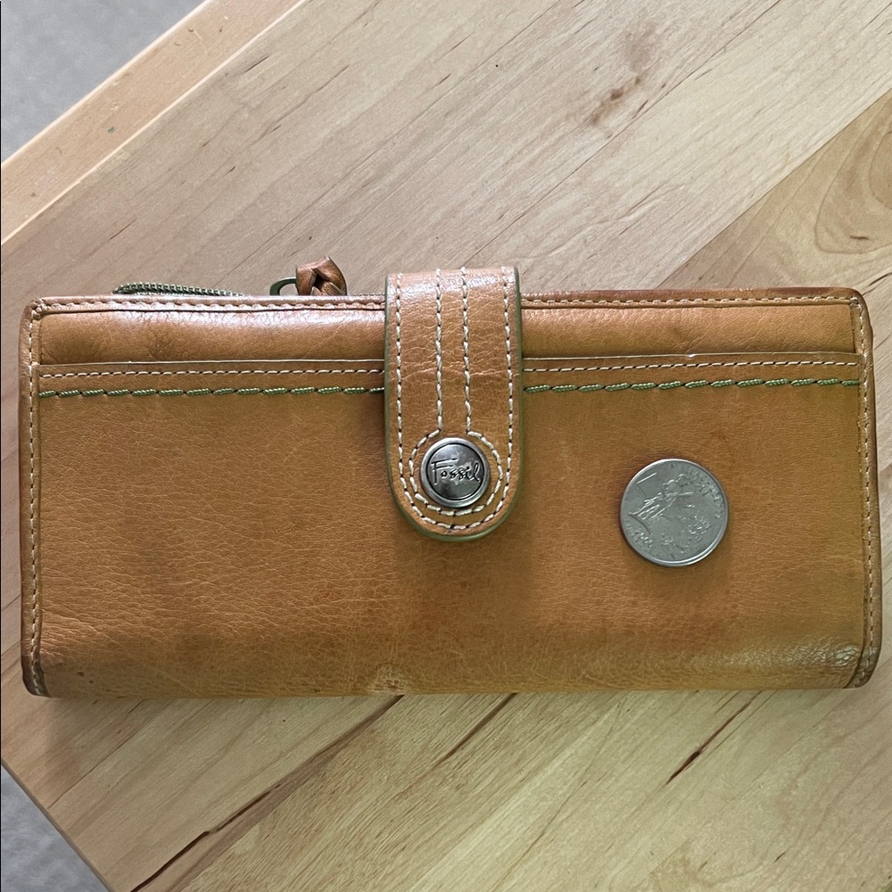 Vintage Fossil Brown Leather Wallet with Snap Closure